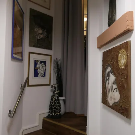 Apartment Vollmoebiliertes Auf Zeit In Innenstadt Von *